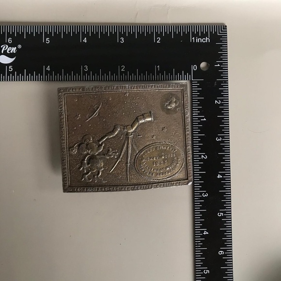 Famous Minnie Mouse star gazer Disney belt buckle